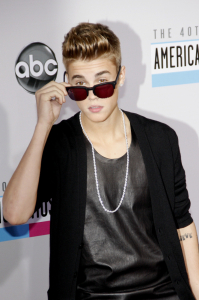 40th Annual American Music Awards - Arrivals